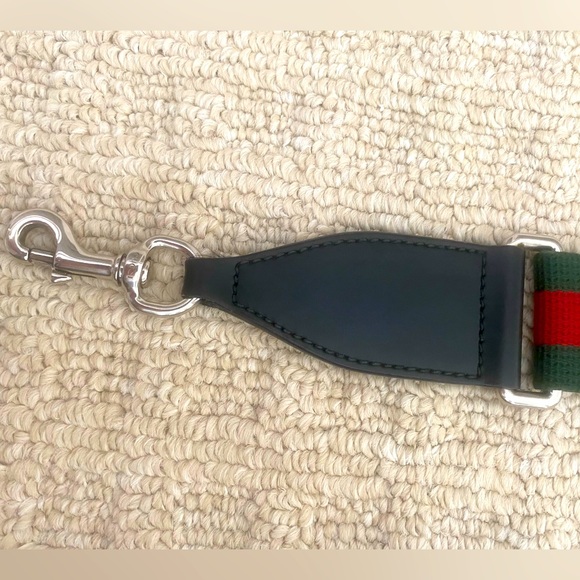 Authentic Gucci tote bag with signature Gucci logo and strap - Picture 13 of 16